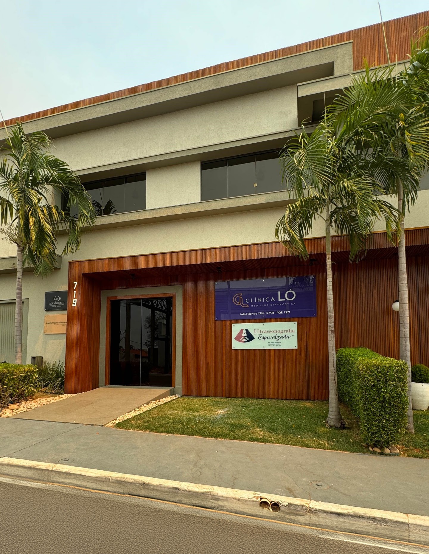 Fachada e recepção da Clínica Ló Medicina Diagnóstica em Sorriso, MT